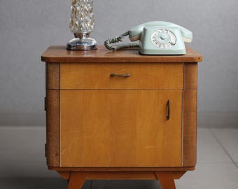 Mesita de noche yugoslava vintage / Diseño socialista de mediados de siglo / Yugoslavia, décadas de 1960 y 1970