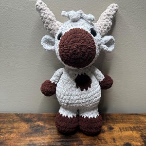 Gehäkelte Kuh Plushie Handmade Amigurumi Stofftier weich kuschelig Geschenk für Kinder & Kinderzimmer Dekor