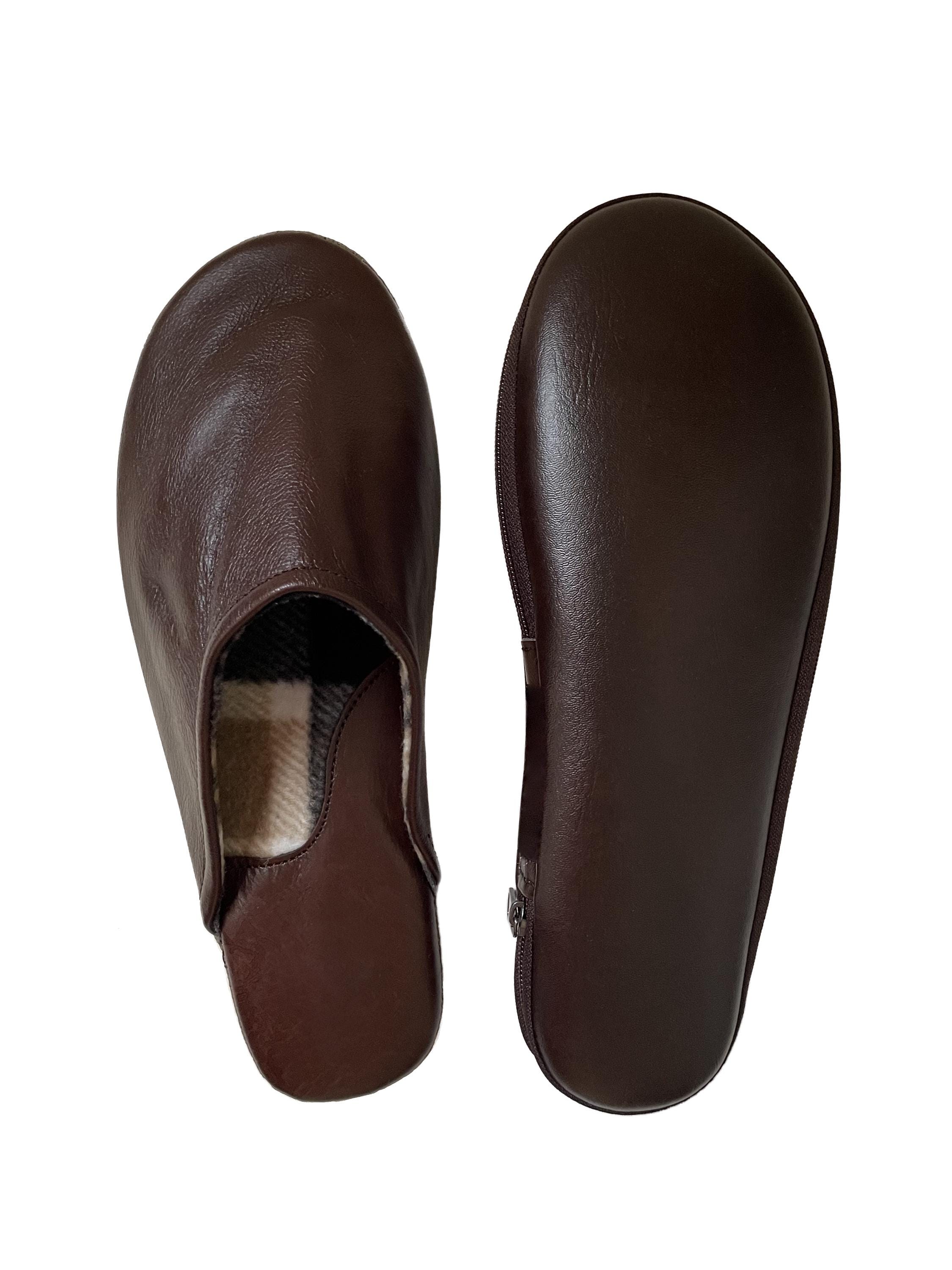 Dark Brown Leather Travel Slippers With Case - for Men and  display picture 1