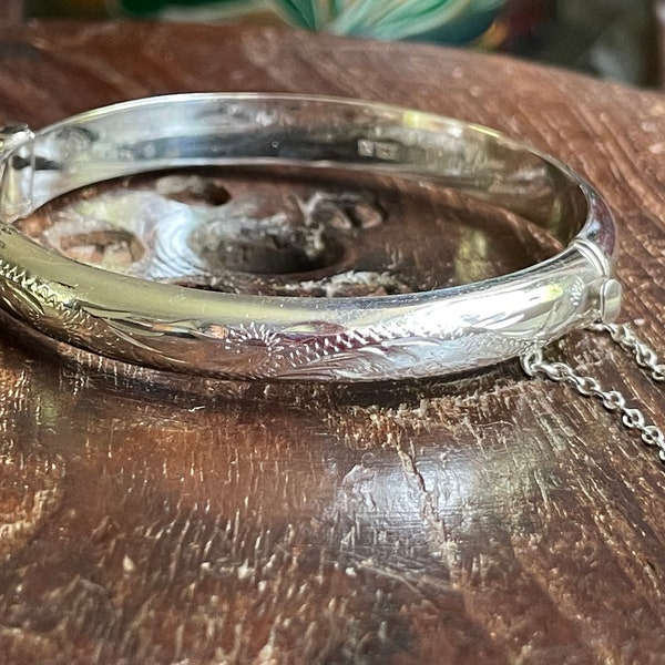 Beautiful Vintage Retro Sterling Silver Bangle Hallmarked 1972 Birmingham Makers Mark R.J Co for Redfern Jewellery Co