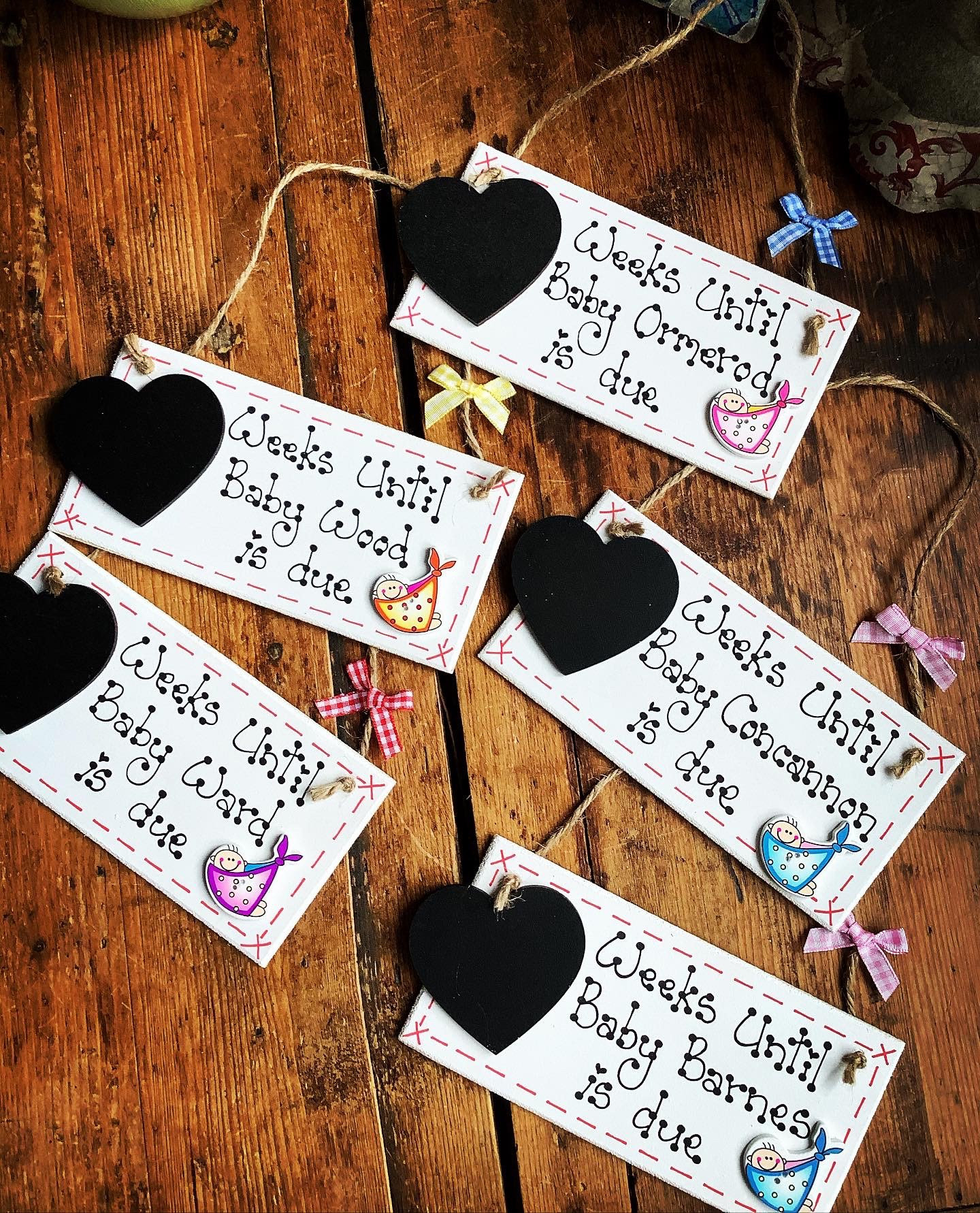 Pregnancy Countdown hanging plaque 'Days until baby is here' inc chalk sign gift 