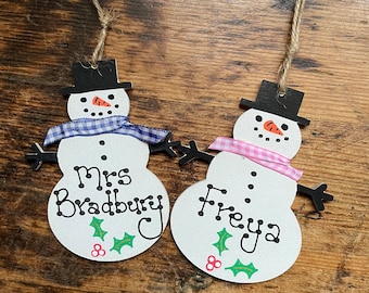 Personalised Christmas Tree Decoration Bottle Gift Tag Plaque Sign Present Handmade Keepsake Snowman Reindeer Star Bauble Tree Xmas Gift