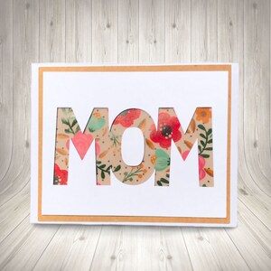 Cartão floral para o Dia das Mães. Cartão de felicitações em branco.