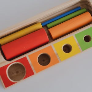 Trieur de goujons en bois : motricité fine Montessori