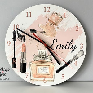 Horloge murale personnalisée de filles, cadeau pour les adolescentes, décor de salon de beauté, décor de mur de maquillage, chambre de filles de adolescence, décor rose de chambre de filles