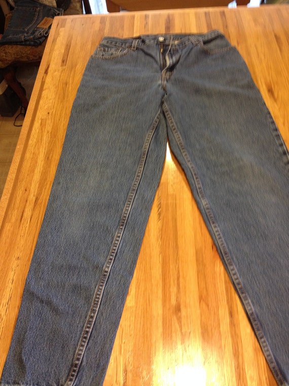 Vintage High-Waisted Levi's 550 Ladies size 12 -Me