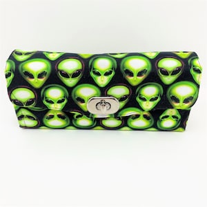 Monedero de acordeón con diseño de criatura del espacio exterior, espeluznante, aterrador y espeluznante para Halloween, organizador, cartera de mano, monedero, para teléfono móvil, listo para enviar