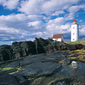 Fotodruck des Leuchtturms L&#39;Île-Verte und seiner Spiegelung, Bas-Saint-Laurent