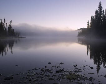 Fotodruk, Morning Mist on Little Lake Cascapédia, Gaspésie Park, Gaspésia