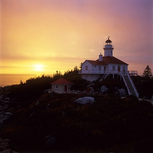 Île-du-Pot-à-l&#39;Eau-de-Vie Lighthouse at sunrise, Lower St-Lawrence