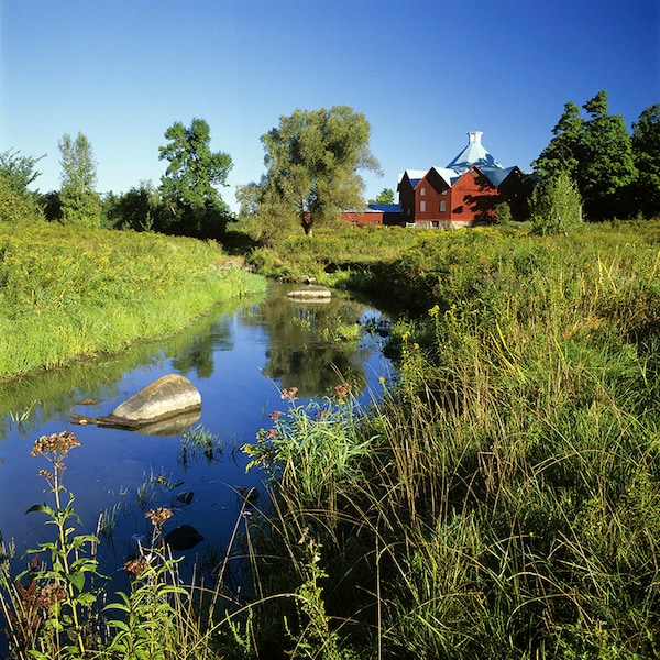 Brook at Mystic and Alexander-Solomon-Walbridge dodecagonal barn at Saint-Ignace-de-Stanbridge in Montérégie