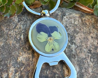 Llavero de Johnny Jump Up, llavero de pensamiento, pensamientos, abridor de botellas, llavero abridor de botellas, llavero de flores silvestres, Montana, hecho en Idaho