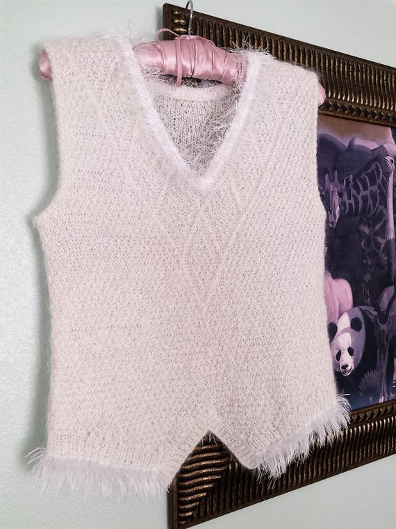 white knitted vest