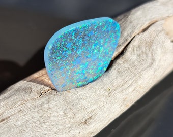 Hand-cut picks made of resin, synthetic opal, iridescent, guitar pick.
