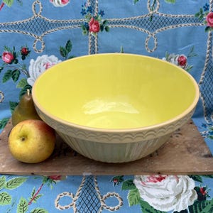 Vintage Yellow Ware Traditional Large Mixing Bowl With Bright Lemon Yellow Interior Retro Kitchenalia Rare Colour