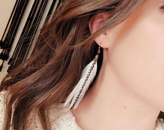 Small feather earring, small boho earring, fall earring, white boho earring, autumn jewelry, gifts for her, white feather earring, western