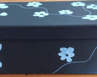 Art Kids Tool Box - great littke decirated box for your little Art Kid to keep their art equipment in. Delivered flat packed but decorated.