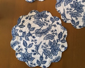 Blue and White Quilted Placemats with Scalloped Edges, Reversible and Washable Table Mats, Elegant Table Topper Decoration, New Home Gift