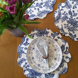 Blue and White Quilted Placemats with Scalloped Edges, Reversible and Washable Table Mats, Elegant Table Decoration, New Home Owners Gift