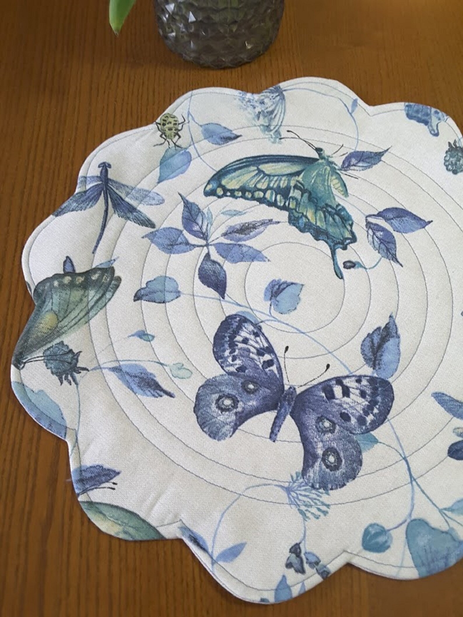 Round Placemats with Butterflies Print Scalloped Place Mats Etsy