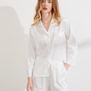 Pijamas de raso blanco, pijamas de boda, pijamas personalizados, pijamas de dama de honor, pijamas de cumpleaños, pijamas de despedida de soltera, mas