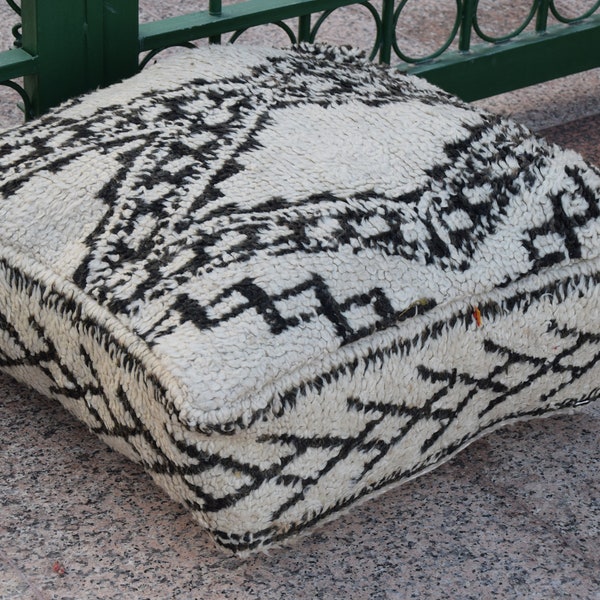 Vintage furniture Home decor footstool Azilal Floor poufs Multicolor Berber Best selling Handmade design pouf Moroccan berber pouf Gift