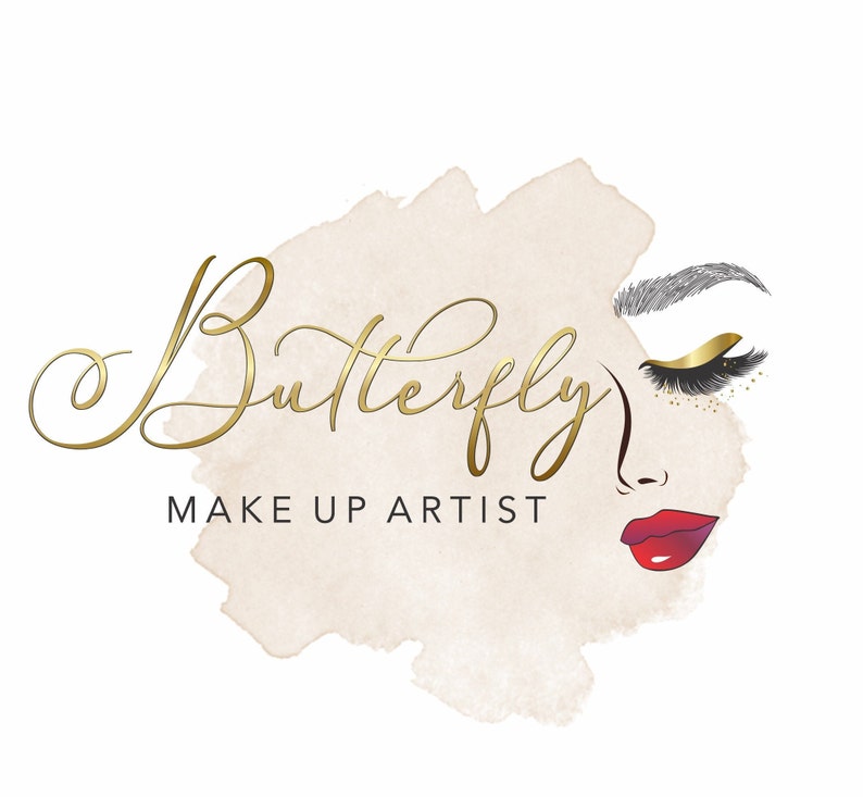 Puede incluir: Un logotipo de maquillador con la palabra "Butterfly" en escritura dorada sobre "MAKE UP ARTIST". El dise&ntilde;o incluye un fondo beige de acuarela y una ilustraci&oacute;n parcial de un rostro con labios rojos y pesta&ntilde;as doradas.