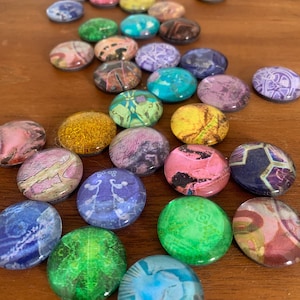 Lot de 4 aimants pour réfrigérateur pour maman Boutons magnétiques en verre faits main Oeuvre d&#39;art originale Magnets pour réfrigérateur uniques Cadeau pour professeur Cadeau pour ami