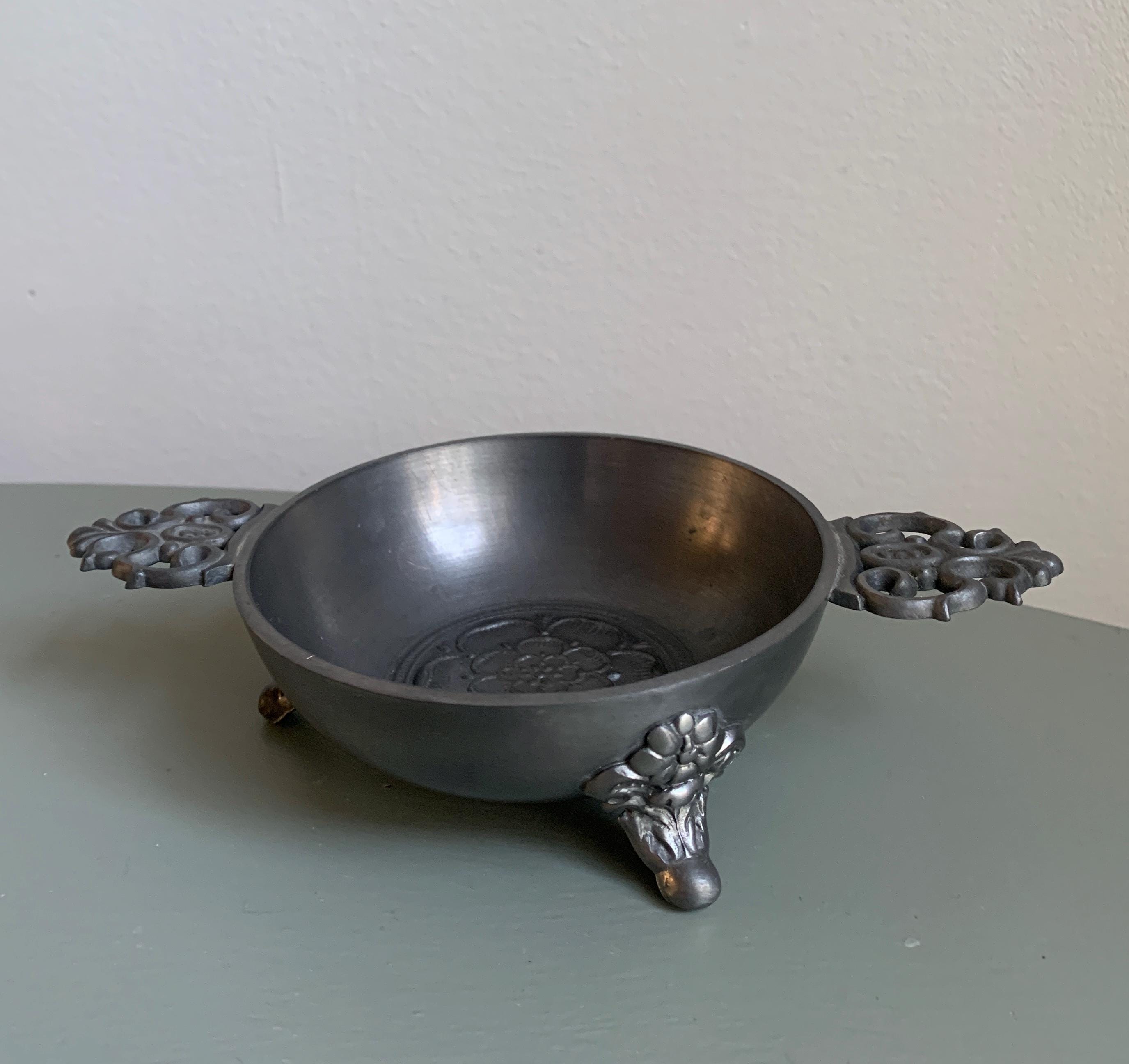 Vintage Pewter Porringer Bowl Tudor Rose Stamp Three Legs Collectible Pewter Vintage Collectibles Vintage Kitchen Decor Vintage Home