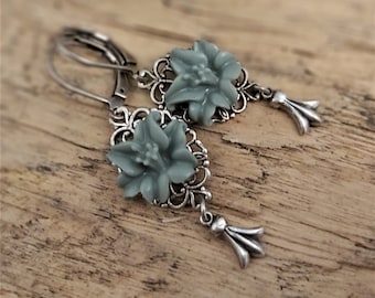 MINA - brass earrings - silver plated - grey-blue