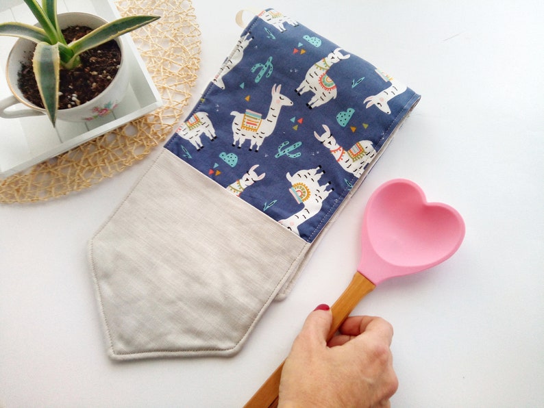 Long oven gloves in linen and fabric with blade.