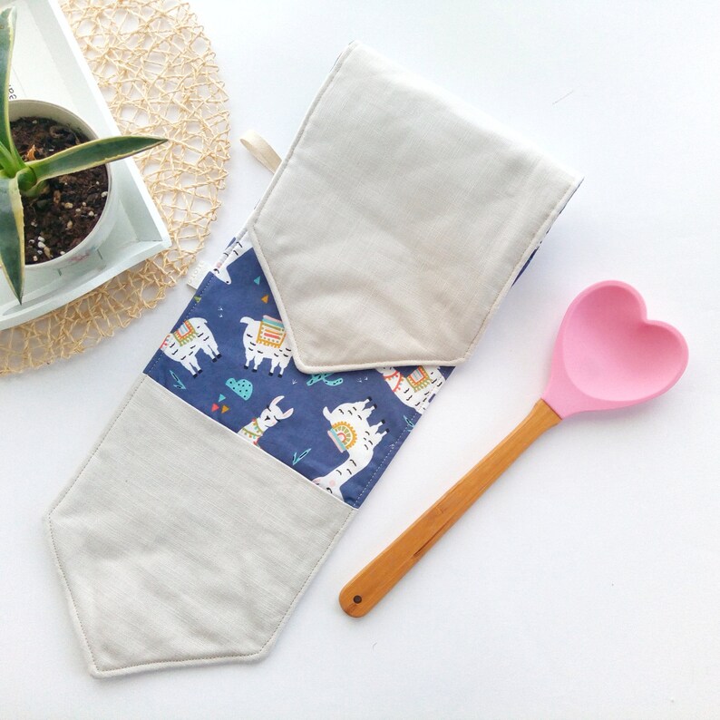 Long oven gloves in linen and fabric with blade.