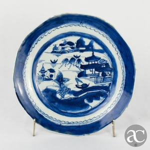 Chinese Porcelain plate, Cantonese decoration, Qianlong period, 18th century
