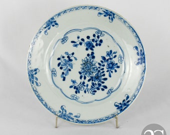 Plato de porcelana china, azul y blanco, siglo XVIII, dinastía Qing, período Qianlong