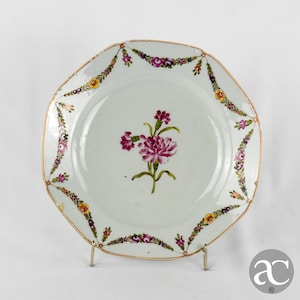 Chinese porcelain octagonal Plate, Qing dynasty, Qianlong period, 18th Century