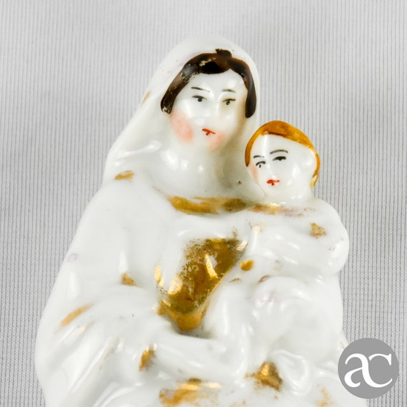 Ancien bénitier en porcelaine de vieux Paris, signé, doré à l'or fin