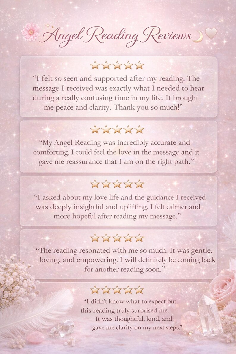 Op de afbeelding: Een zachtroze achtergrond met de woorden "Angel Reading Reviews" in elegant schrift. De afbeelding toont getuigenissen van klanten met vijfsterrenbeoordelingen, die inzicht geven in de nauwkeurigheid en emotionele steun van de readings.