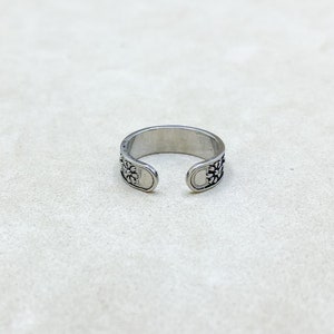 Toe Ring, Adjustable Toe Ring, Silver Toe Ring, Flowers Toe Ring, Boho Toe Ring. image 3
