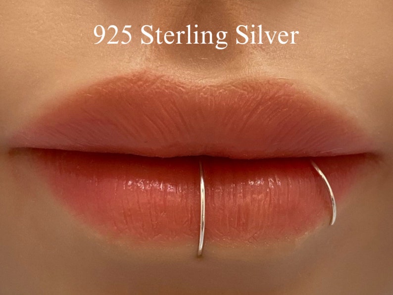 2 Stück handgefertigter, nickelfreier, nicht anlaufender 22 g 0,6 mm, gefälschter Lippenring, 14 Karat Gold gefülltes 925er Sterlingsilber. Bild 3