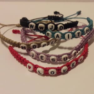 Personalisiertes Armband, Inspirationsarmband, Armband, Namensarmband, Makrameearmband, Perlenarmband.