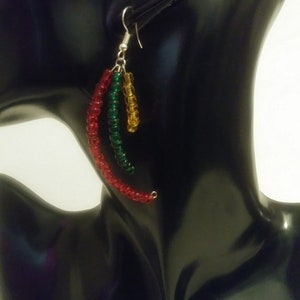 Memory wire earring, earring, dangle earring, jewelry, Rasta earring, Jamaica earring, USA, Patriotic, handmade, beaded earring