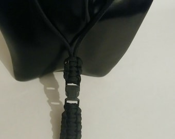 Cordón de paracord desmontable: porta credencial y llavero desmontable