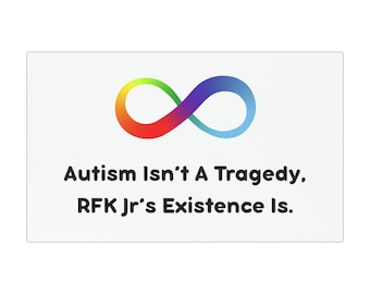 Op de afbeelding: Een witte achtergrond met een regenboog oneindigheidssymbool en de tekst "Autisme is geen tragedie. RFK Jr.'s bestaan is dat wel."