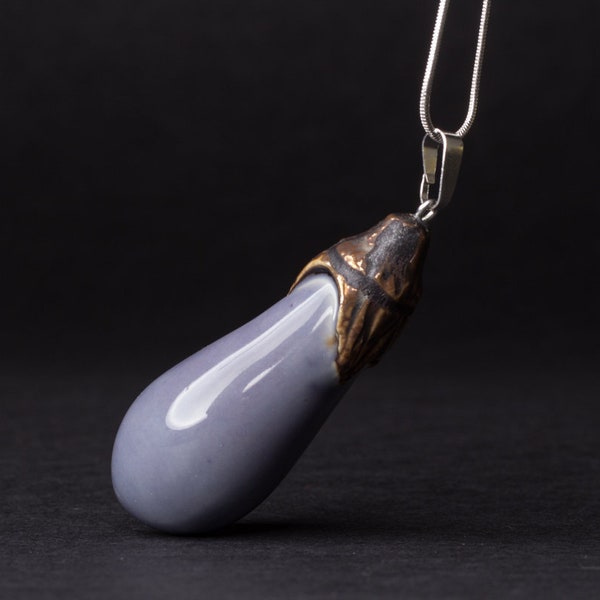 Pendentif aubergine, bijoux végétaliens, cadeau amoureux de la nature, mariage aubergine, collier en céramique, bijoux nature, bijoux aubergine, collier violet