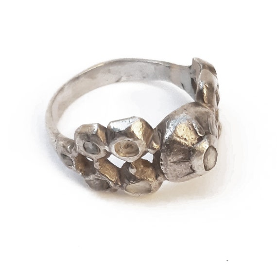 Antico anello in argento con diamanti grezzi
