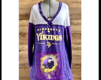 Vikings Minnesota Football purple Upcycled v-neck Women’s Tunic long sleeve Size XL Plus Size SKOL