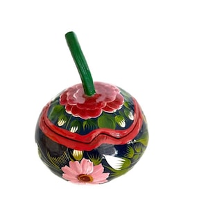 Mexican handpainted gourd, Olinala painted gourd, Mexican art