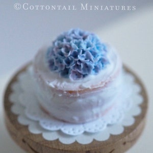 Dollhouse Hydrangea Cake Miniature food, Romantic Rustic Wedding 1/12 bakery Cafe Bakery Gift Foodie Blue Purple flower Polymer clay