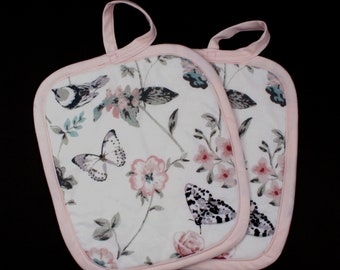 Set of 2 Handmade Pink and White Nature Pattern Potholders, 100% cotton stuffed with "Insul-Bright" and "Warm & Natural"