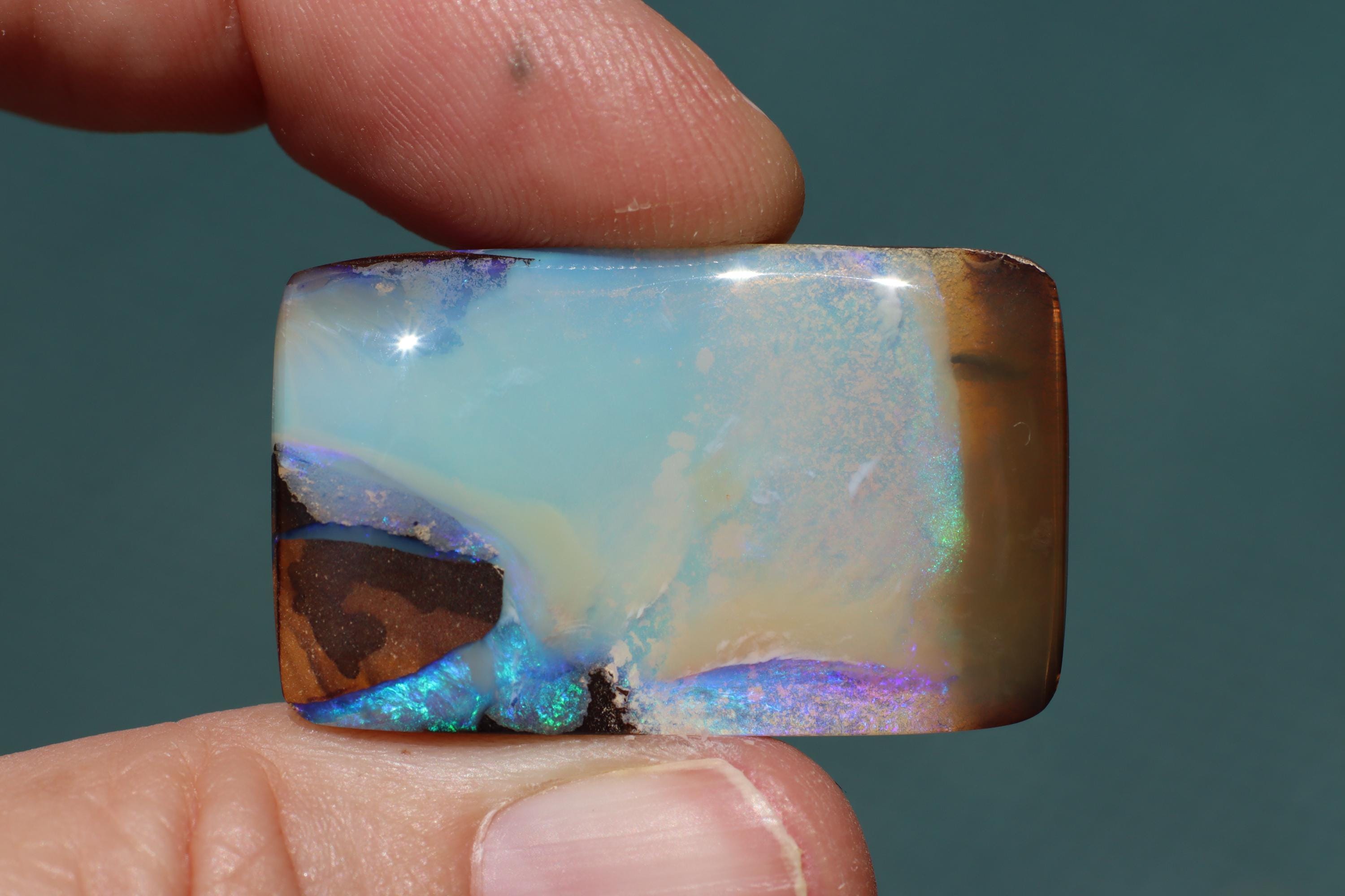 Opale Brute Naturelle D'Australie - Bleu Intense, 15 Carats, 30x10x6 Mm - Pierre Translucide